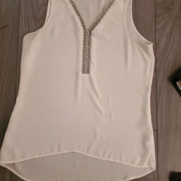 White silky shirt with jewels around the V neck line - Picture 3 of 3
